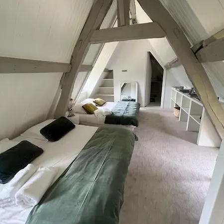 Charmante Chaumiere Holiday home Fierville-les-Parcs