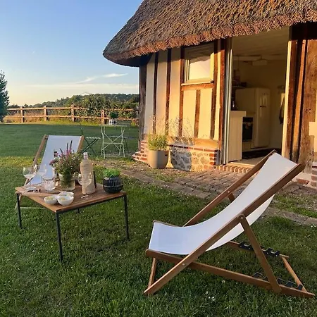 Holiday home Charmante Chaumiere